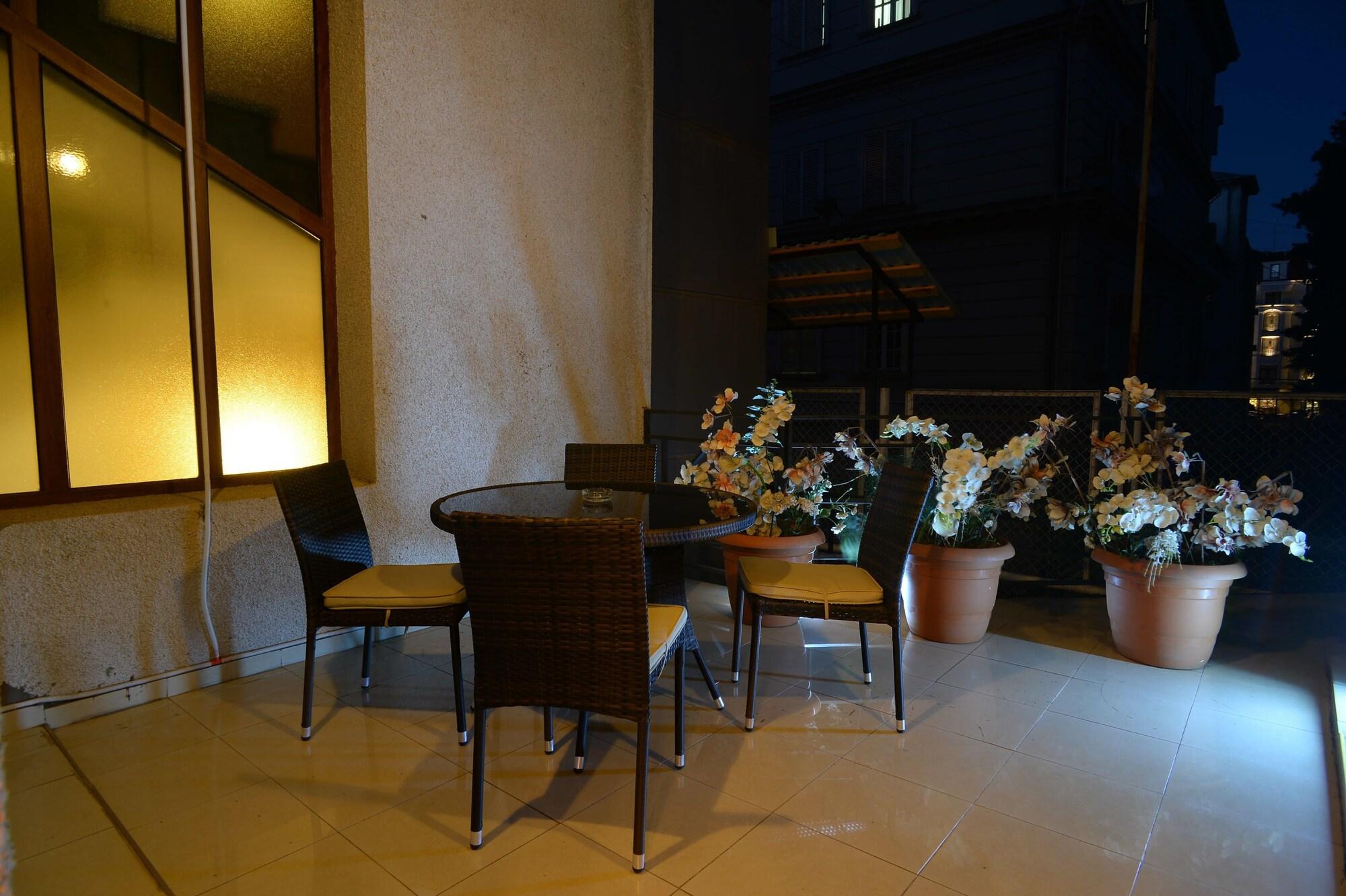 Coral Boutique Hotel Tbilisi Exterior foto